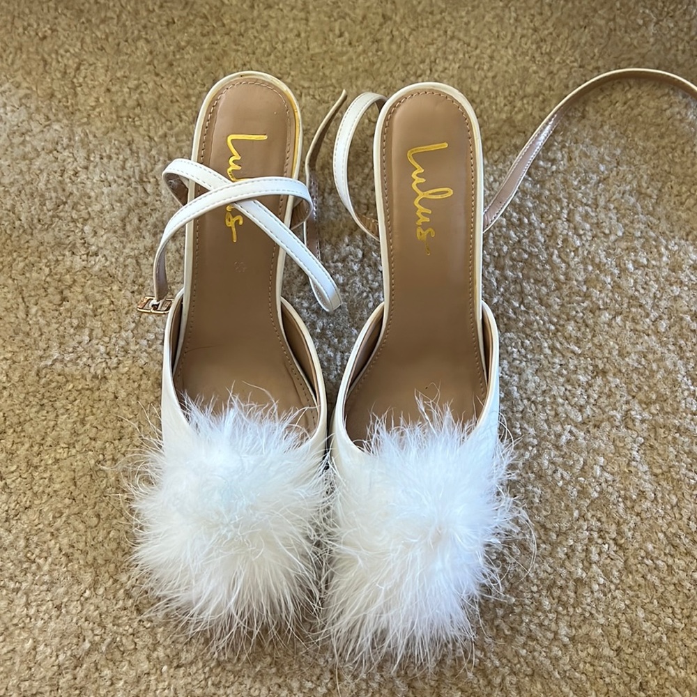 Lulus feather pointed heels